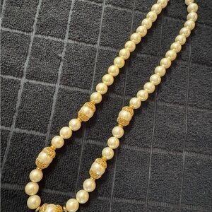 Elegant Pearl and Gold Necklace